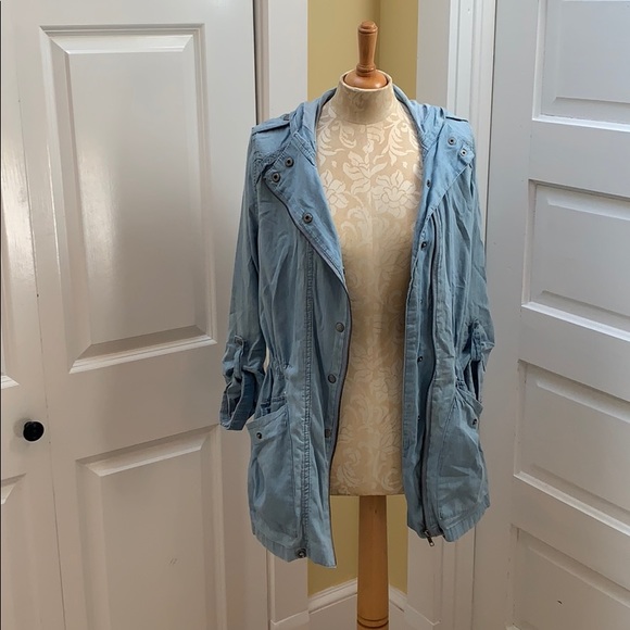 Forever 21 Jackets & Blazers - Forever 21 Lightweight Chambray Jacket